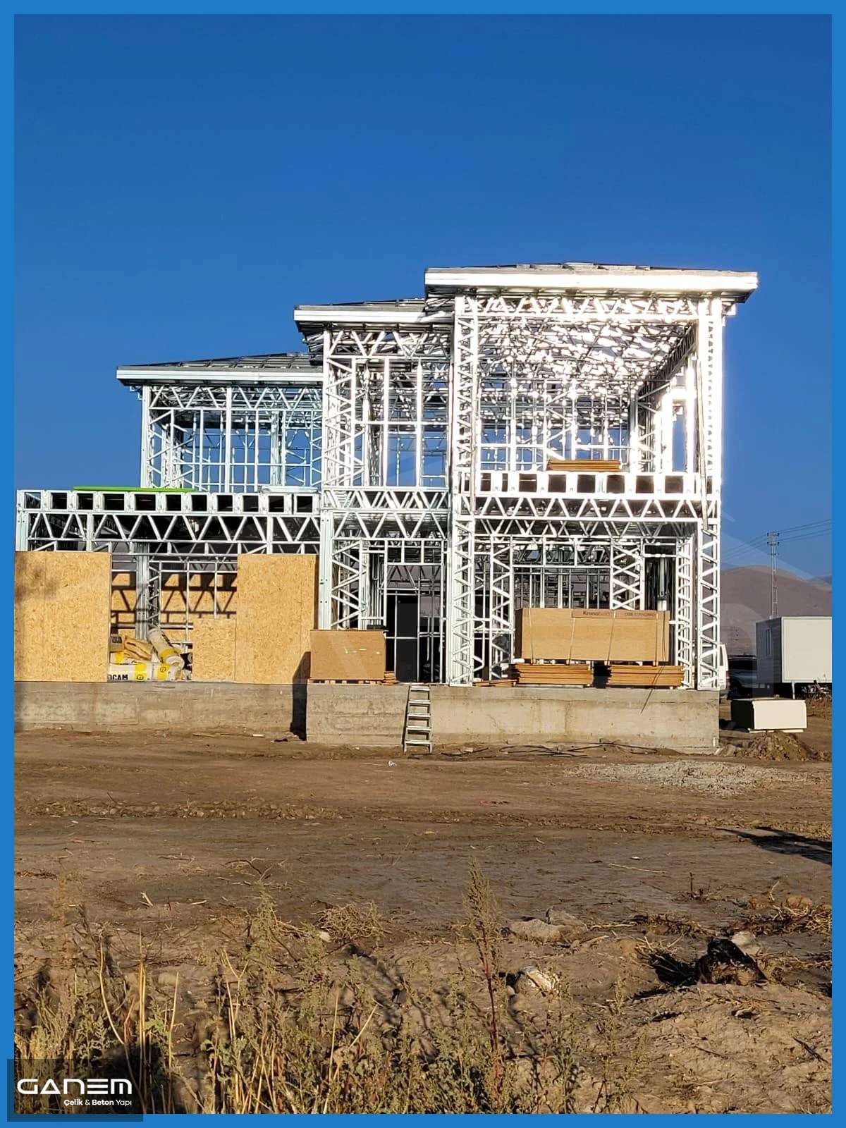 İki Katlı Kır Evi